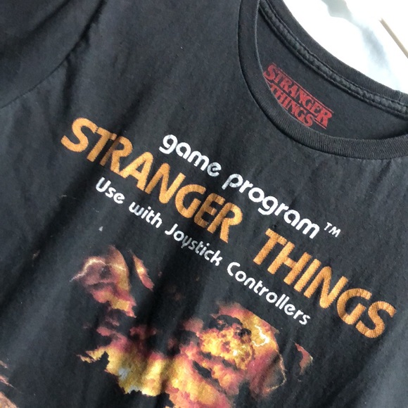 Stranger Things Netflix, small short sleeve T-shirt, game program Hawkins Inc sm - Picture 6 of 9
